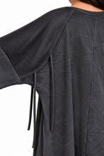 Lade das Bild in den Galerie-Viewer, Sweatkleid mit Print-Details &amp; Netz-Einsätzen in 2 Farben – B-ONE
