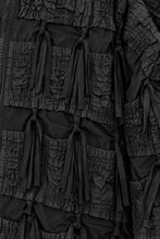 Lade das Bild in den Galerie-Viewer, Memory Jacke mit Kapuze &amp; Struktur-Details in 2 Farben – B-ONE
