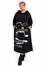 Lade das Bild in den Galerie-Viewer, Kapuzenkleid mit Print &amp; Beuteltaschen – B-ONE
