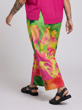 Load image into Gallery viewer, CN-G Hose in floralem Design Grün-Pink-Orange Gr 40 bis 60
