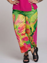 Load image into Gallery viewer, CN-G Hose in floralem Design Grün-Pink-Orange Gr 40 bis 60
