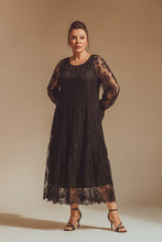 Lade das Bild in den Galerie-Viewer, Romantisches Boho-Spitzenkleid im Stufen-Look – in Schwarz bis Gr 58
