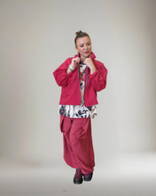 Lade das Bild in den Galerie-Viewer, Sweat Kurzjacke in Rot Größe 40 bis 52/54
