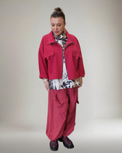 Lade das Bild in den Galerie-Viewer, Sweat Kurzjacke in Rot Größe 40 bis 52/54
