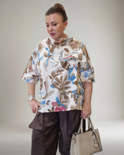 Load image into Gallery viewer, Tunika Beige-Floral Größe 40 bis 50
