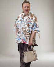 Load image into Gallery viewer, Tunika Beige-Floral Größe 40 bis 50
