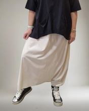 Lade das Bild in den Galerie-Viewer, Hosenrock Beige Größe 38 bis 52/54
