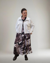 Lade das Bild in den Galerie-Viewer, Neue Farbe Sweat Kurzjacke in weiß Größe 40 bis 52/54
