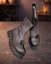 Lade das Bild in den Galerie-Viewer, Papucei Stylische Stiefelette in Grau Schwarz
