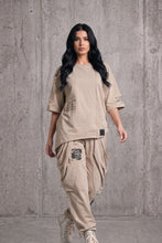 Load image into Gallery viewer, Lässiges 2-Teiler Set in verwaschenem Beige mit Patches- Bone
