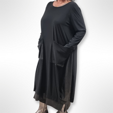 Lade das Bild in den Galerie-Viewer, Kleid von CN-G in 4 Größen mit Lederoptik
