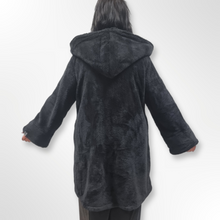 Lade das Bild in den Galerie-Viewer, Mädchenglück Teddyjacke mit Snoopy Onesize bis Größe 58
