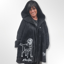 Lade das Bild in den Galerie-Viewer, Mädchenglück Teddyjacke mit Labrador Onesize bis Größe 58
