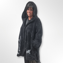 Lade das Bild in den Galerie-Viewer, Mädchenglück Teddyjacke mit Labrador Onesize bis Größe 58
