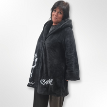 Lade das Bild in den Galerie-Viewer, Mädchenglück Teddyjacke mit Aristocats Marie Onesize bis Größe 58
