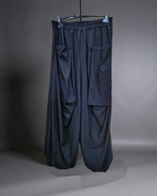 Lade das Bild in den Galerie-Viewer, Stylische Hose in Schwarz Größe 40 bis 60
