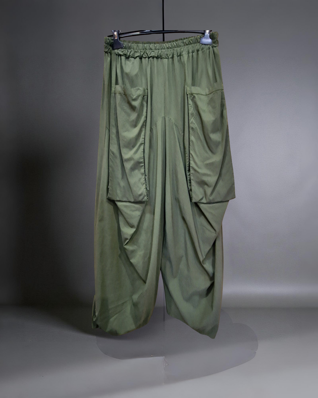 Stylische Hose in Khaki Größe 40 bis 60