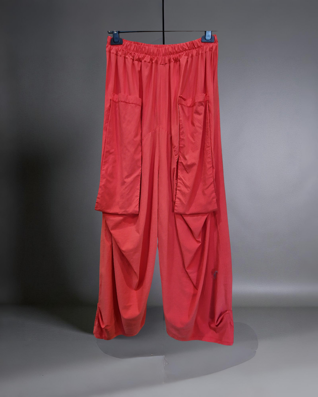 Stylische Hose in Koralle Größe 40 bis 60