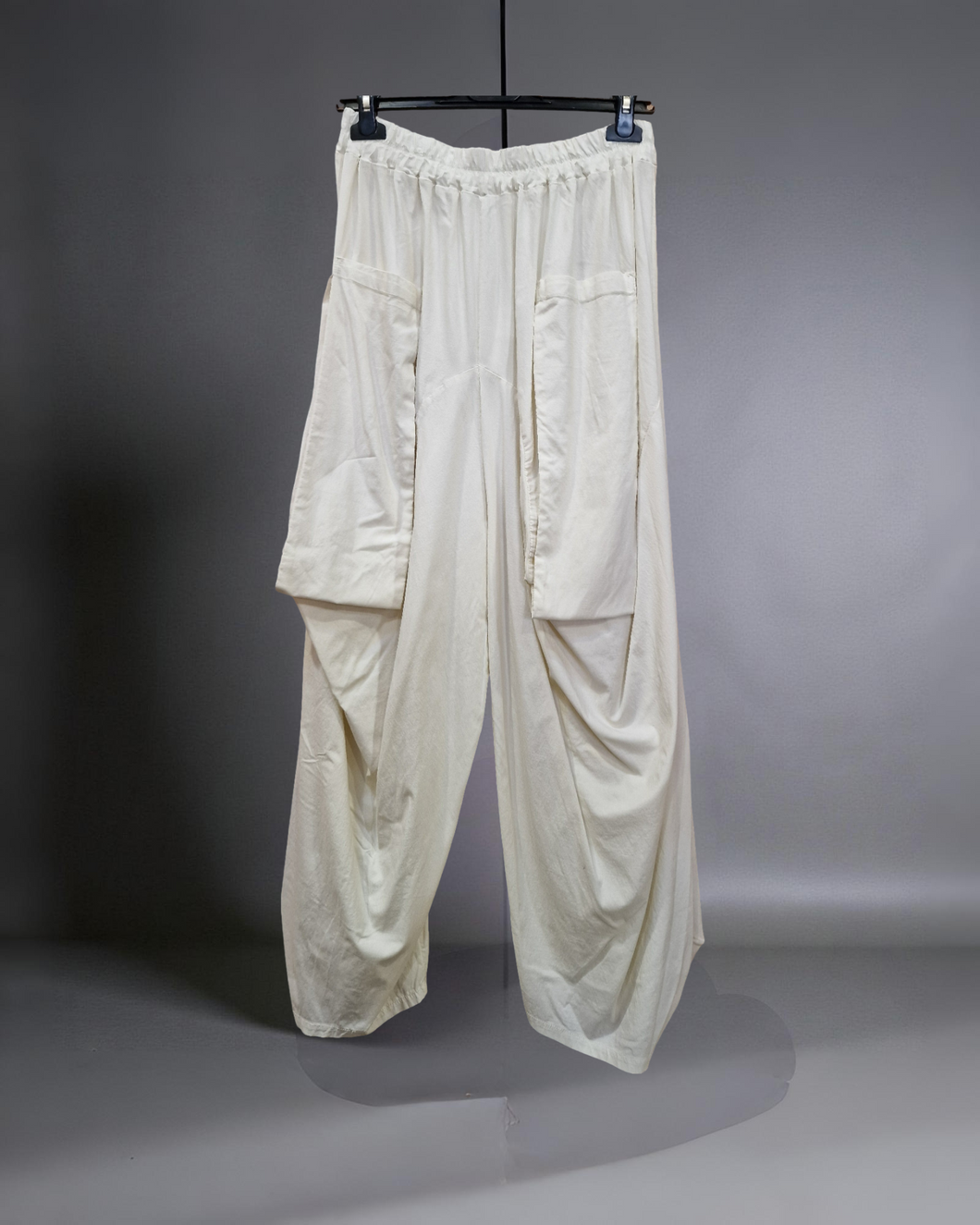 Stylische Hose in Wollweiß Größe 40 bis 60