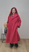 Load and play video in Gallery viewer, CNG Teddy Mantel mit Kapuze in Rot 4 Größen bis Größe 62- kurzzeitig im Halloween Special
