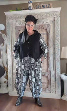 Load and play video in Gallery viewer, Jackenbluse aus Sweat und Jaquard und passende Hose - auch einzeln bestellbar
