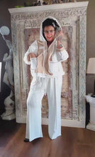 Load and play video in Gallery viewer, H4 oversize Kurzjacke in angesagtem Cappuccino/beige bis Größe 58
