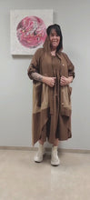 Laden und Abspielen von Videos im Galerie-Viewer, Maxlive Set braun mit Trägerkleid und Leicht Mantel
