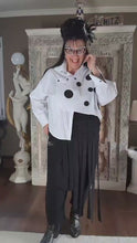 Load and play video in Gallery viewer, H4 Oversize Kurz Bluse mit Punkten bis Größe 62
