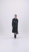 Load and play video in Gallery viewer, H4 Kleid mit aufgesetzten Taft Röschen regulär und plussize
