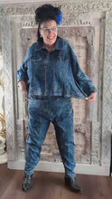 Load and play video in Gallery viewer, Denim Kurz Jeansjacke und Jeanshose Größe 42 bis 60- auch einzeln bestellbar
