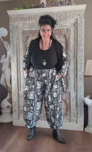 Load and play video in Gallery viewer, Jackenbluse aus Sweat und Jaquard und passende Hose - auch einzeln bestellbar
