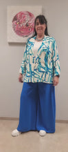 Load and play video in Gallery viewer, Maxlive Set bestehend aus Blusenjacke und Marlene Hose Größe 38 bis 52
