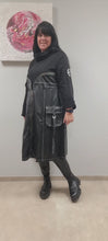 Laden und Abspielen von Videos im Galerie-Viewer, H4 Kleid 2780 mit Leder
