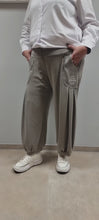 Laden und Abspielen von Videos im Galerie-Viewer, Hose in Ballonform Größe 40 bis 64 in taupe
