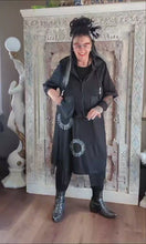 Load and play video in Gallery viewer, 2 Teiler Kleid mit Überwurf Jacke - raffiniert und aussergewöhnlich bis Größe 50

