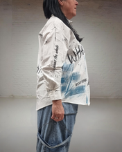 Load image into Gallery viewer, Redesign Bluse mit Strass in Weiss Blau Größe 38 bis 54
