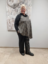 Lade das Bild in den Galerie-Viewer, CNG Tunika mit Leomuster in 3 Größen bis Gr 58/60
