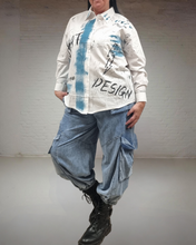 Load image into Gallery viewer, Redesign Bluse mit Strass in Weiss Blau Größe 38 bis 54
