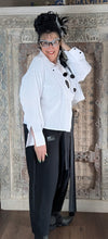 Load image into Gallery viewer, H4 Oversize Kurz Bluse mit Punkten bis Größe 62
