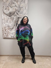 Load image into Gallery viewer, Hoodie mit Kapuze bunt von CN-G in 2 Größen bis Gr 60
