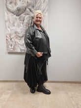 Load image into Gallery viewer, CN-G Kurzjacke aus veganem Leder in 4 Größen mit Nieten bis Gr 58/60 LETZTE ARTIKEL

