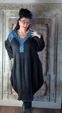 Lade das Bild in den Galerie-Viewer, H4 Kleid mit Jeanseinsätzen und Pailetten Größe 38 bis 62
