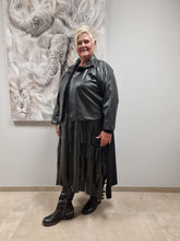 Load image into Gallery viewer, CN-G Kurzjacke aus veganem Leder in 4 Größen mit Nieten bis Gr 58/60 LETZTE ARTIKEL
