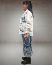 Load image into Gallery viewer, Redesign Bluse mit Strass in Weiss Blau Größe 38 bis 54
