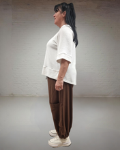 Lade das Bild in den Galerie-Viewer, ML Hosenset in braun mit Leichtstrickpulli und Hose
