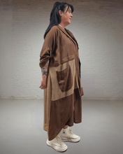 Lade das Bild in den Galerie-Viewer, Maxlive Set braun mit Trägerkleid und Leicht Mantel
