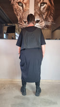 Lade das Bild in den Galerie-Viewer, Kleid von Sinne mit Memory Taft 16005
