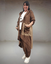 Lade das Bild in den Galerie-Viewer, Maxlive Set braun mit Trägerkleid und Leicht Mantel
