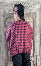 Load image into Gallery viewer, SALE- CN-G Kurzjacke/ Überwurf in Pink/Schwarz in 3 Größen bis Gr 64
