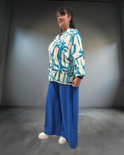 Load image into Gallery viewer, Maxlive Set bestehend aus Blusenjacke und Marlene Hose Größe 38 bis 52
